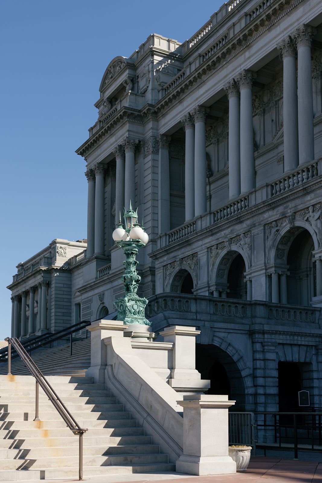 front of the Library of Congress Thomas Jefferson building